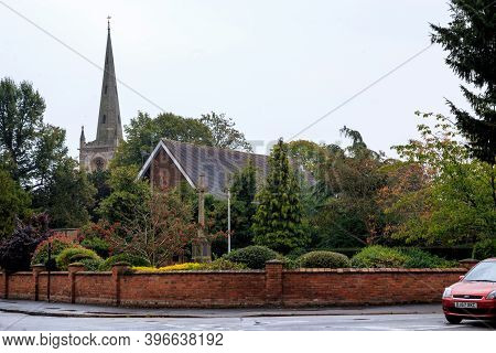 Stratfoed-upon-aivon, Great Britain - September 15, 2014: This Is The Church Of The Holy Trinity, In