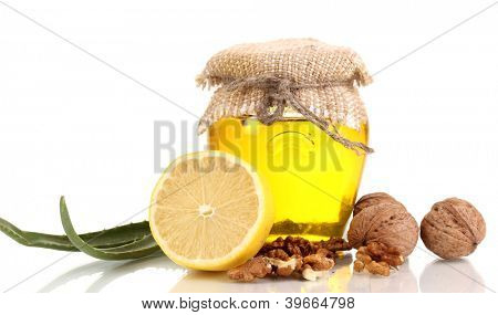 Gesunde Zutaten für die Stärkung der Immunität, isolated on white