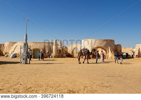 Ong Jemel, Tunisia - 28 October, 2019: Tourists Among The Original Scenery Of The Movie Star Wars. D
