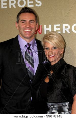 LOS ANGELES - DEC 2: Kurt Warner kommt für die 2012 CNN Heroes Awards im Shrine Auditorium Dece