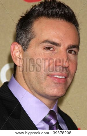 LOS ANGELES - DEC 2: Kurt Warner kommt für die 2012 CNN Heroes Awards im Shrine Auditorium Dece