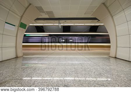 Motin Blured Metro Moving In A Station