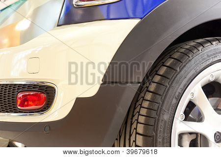 多彩的车