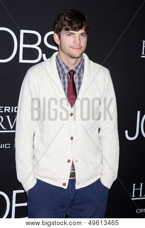 LOS ANGELES - AUG 13:  Ashton Kutcher at the 