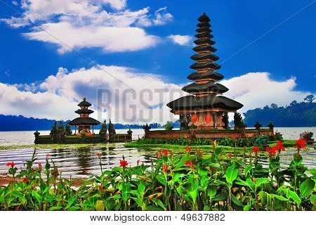 amazing Balines temples - ulun danu