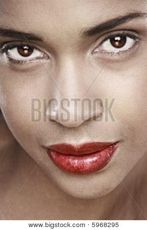 Retrato de joven de pelo negro, Studio Shot