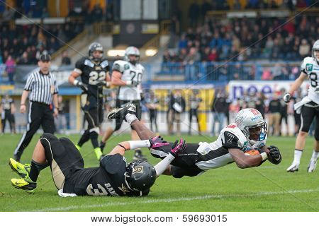 WIENER NEUDORF,  AUSTRIA - APRIL 20 RB Jaycen Taylor Spears (#7 Raiders) scores a touchdown during the AFL football game on April 20, 2013 in Wiener Neudorf, Austria.