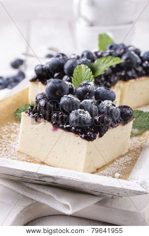 cheese cake with blueberries