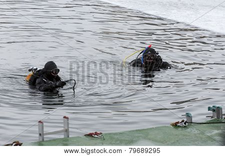 Divers Ice Cold Water