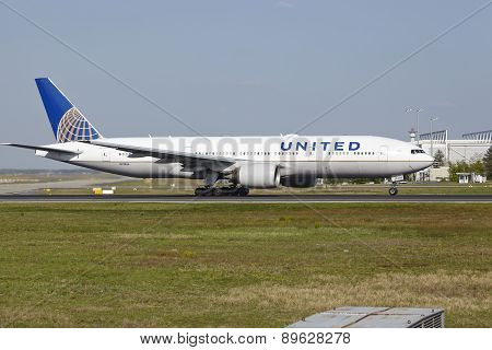 Frankfurt Airport - Boeing 777 Of United Airlines Takes Off