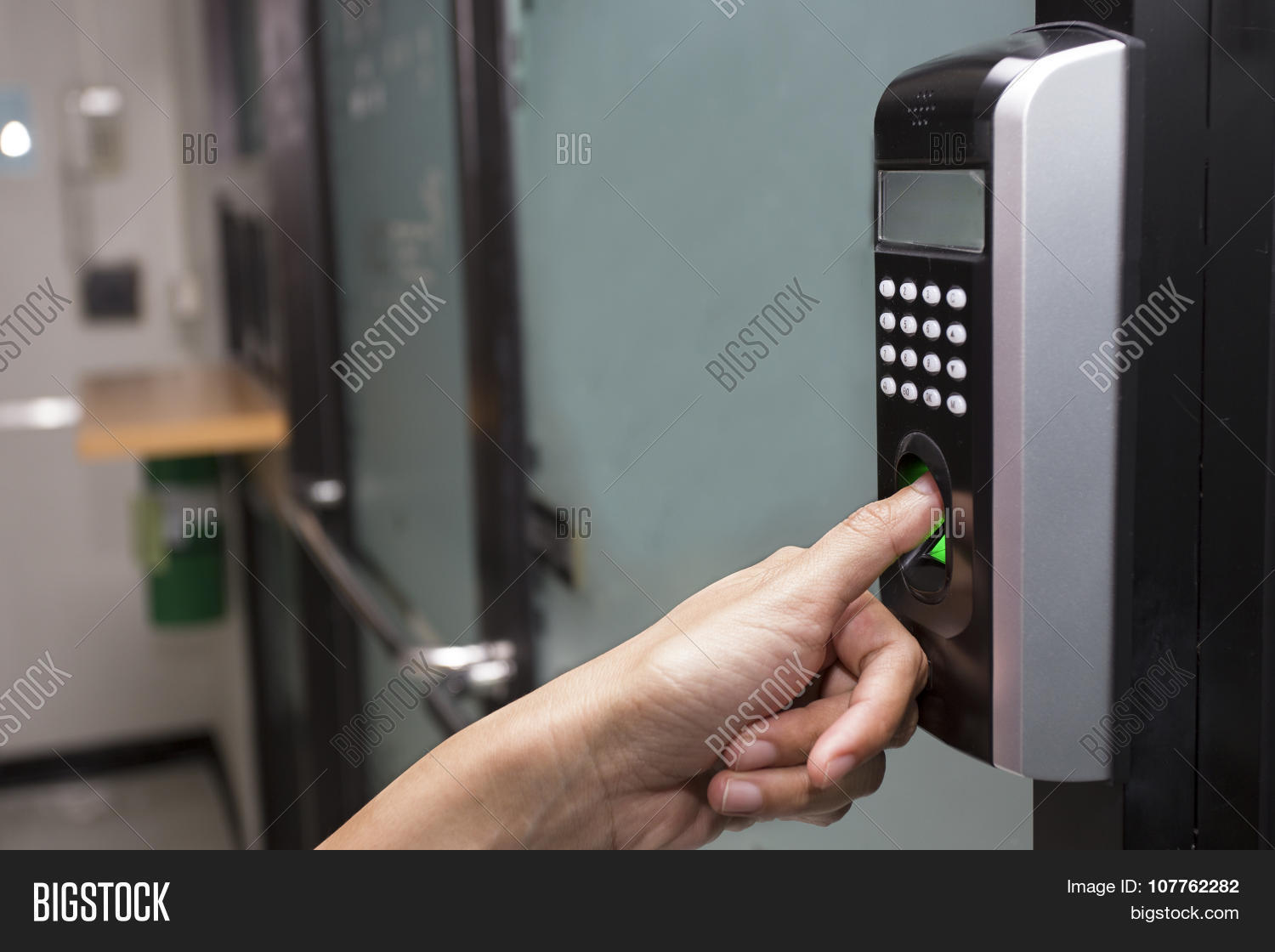 учет времени по отпечатку пальца