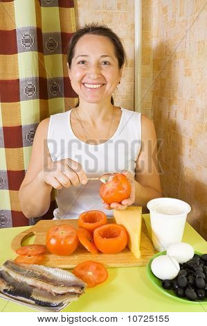 Frau Kochen Farci Tomaten