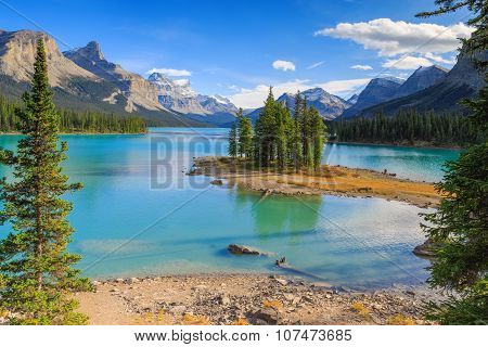 Spirit Isalnd in Maligne Lake