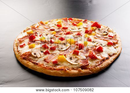 Pizza with ham
