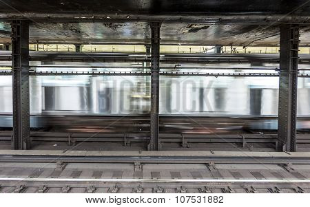 Train In Subway Stationatlantc Avenue In New York