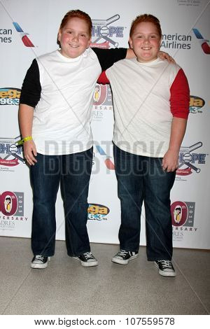 LOS ANGELES - NOV 7:  Benjamin Royer, Matthew Royer at the Adrian Gonzalez's Bat 4 Hope Celebrity Softball Game PADRES Contra El Cancer at the Dodger Stadium on November 7, 2015 in Los Angeles, CA
