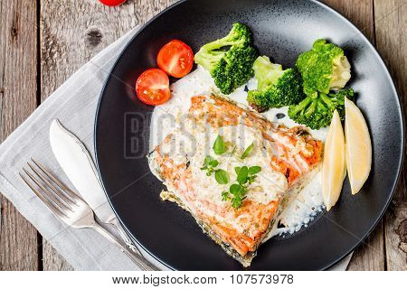 Grilled Salmon Steak With Cream Sauce