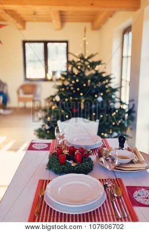 Set dining table