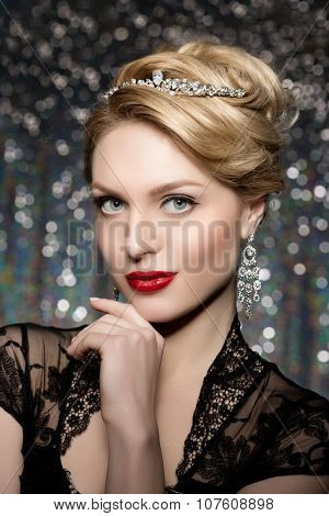 High-fashion Model Girl Beauty Woman high fashion Vogue Style Portrait fashionable Luxury lady jewelry diamond necklace Stylish Makeup Make up Perfect skin red lips blurred lights Bokeh backlight