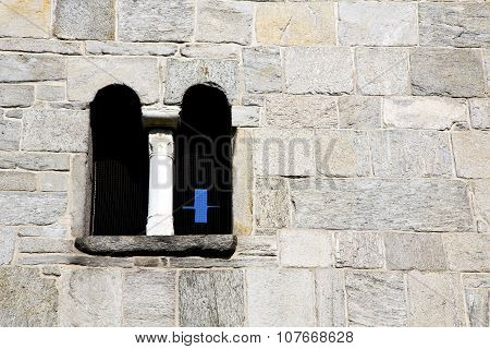 Rose Window  Italy  Lombardy     In  The Abbiate    Old   Church    Tower    Tile