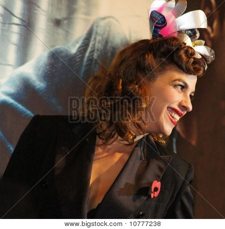 Natalia Tena en Harry Potter y las reliquias de la muerte estreno en Londres Central 11 de noviembre de 2010