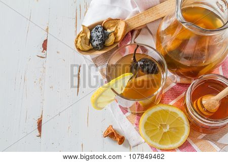 Uzvar and ingredients