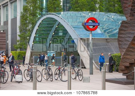 Bike parking line in Canary Wharf next to underground entrance