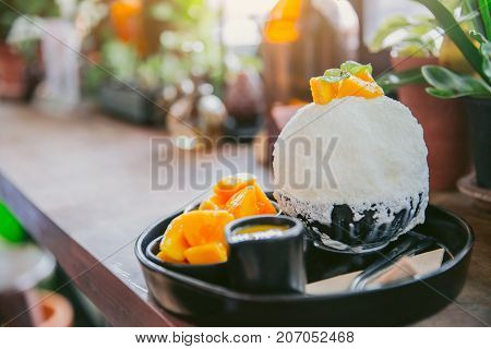 Bingsu Mango Fruity Topping Popular Asian Style Summer Dessert Sweet Ice Milk Shaved