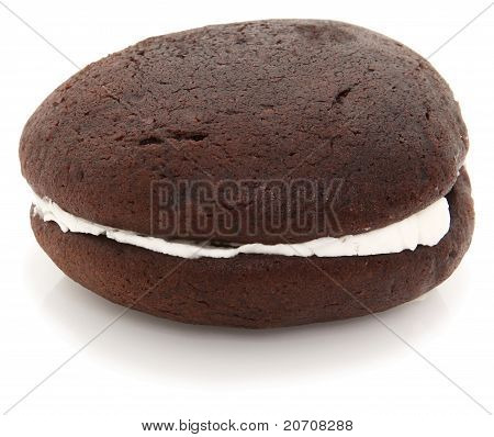 Whoopie Pie auf weißem Hintergrund
