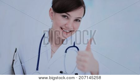 A female doctor shows a sign okay