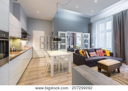 Contemporary Apartment With Dining Table