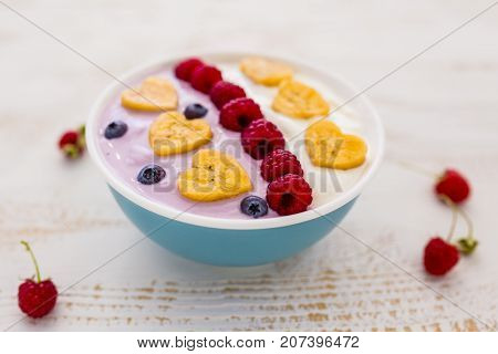 A bowl of healthy and delicious smoothie with grains and fresh berry fruit.