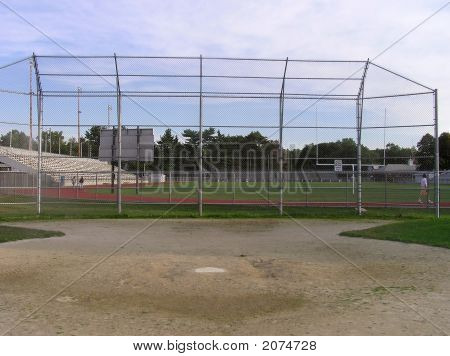 Baseball zerschlägt cage