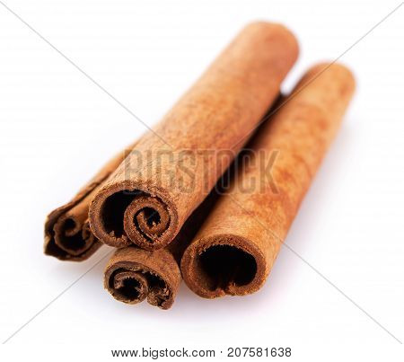 cinnamon sticks isolated on white background close-up