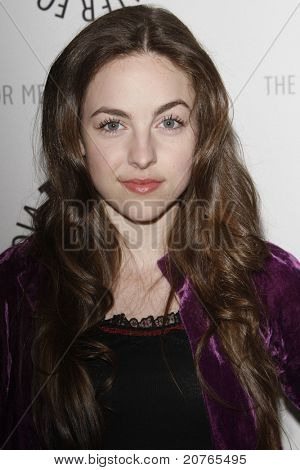 BEVERLY HILLS - MAR 12: Brittany Curran w 27 roczny PaleyFest prezenty '' mężczyzn w pewnym wieku