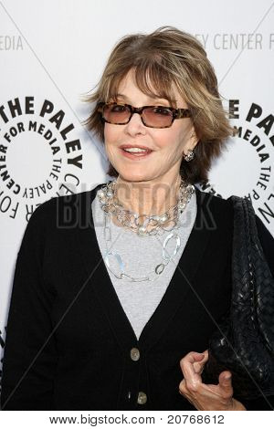 LOS ANGELES - JUN 7: Anna Marie Alberghetti dorazí na Debbie Reynolds Hollywood Memorabilia Co