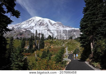 Mount Rainier National Park, highest mountain in the U.S. state of Washington, Seattle