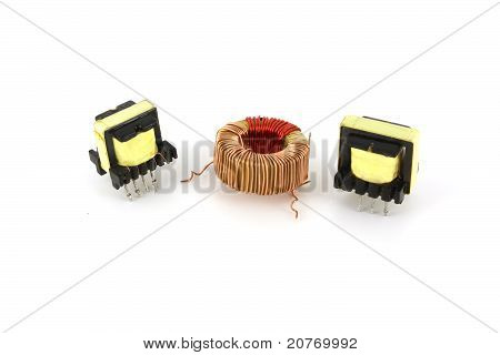 Tre elektroniske transformatorer