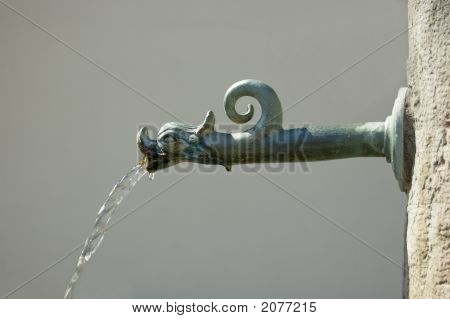 Dragon'S Head Fountain