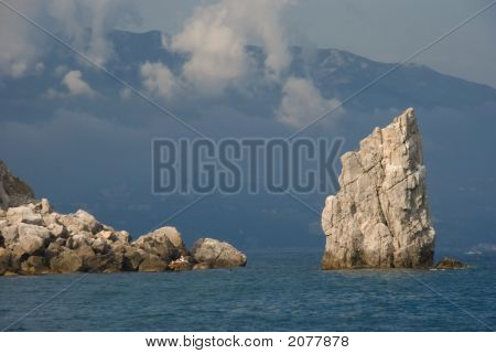 海中岩