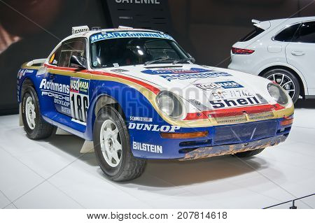 Porsche 959 Paris-dakar Rally Car