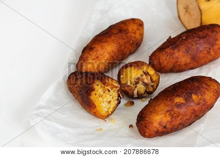 Unnakaya / Plantain fritters with coconut filling - Ramadan food of Kerala Malabar