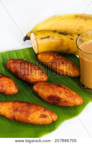 Unnakaya / Plantain fritters with coconut filling - Ramadan food of Kerala Malabar