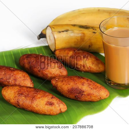 Unnakaya / Plantain fritters with coconut filling - Ramadan food of Kerala Malabar