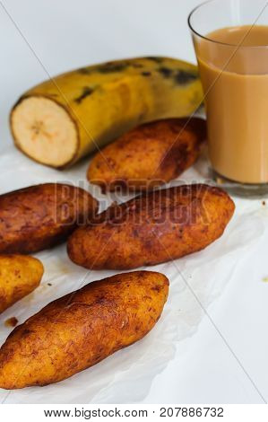 Unnakaya / Plantain fritters with coconut filling - Ramadan food of Kerala Malabar