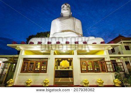 Bahirawakanda Vihara Buddha Statue