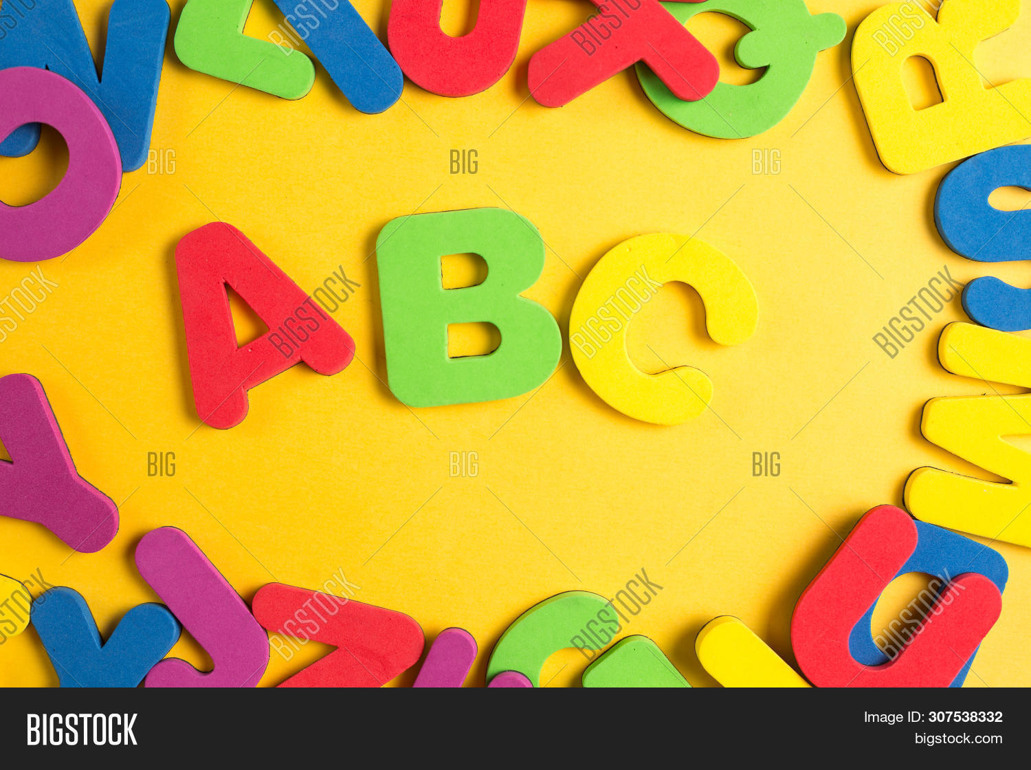 Alphabet generator. Буквы в разброс. Алфавит рандом. Рисунки в стиле рандом. Английские буквы по кругу.