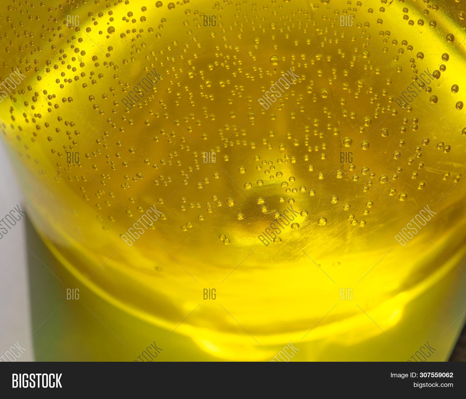 почему в моче пузыри. пузырьки в моче. почему в моче пузыри. пена в моче при белке. пузырьки в моче.