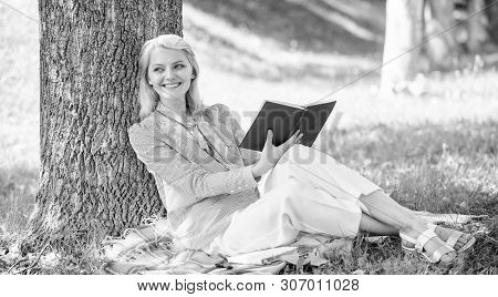 Self Improvement Book. Business Lady Find Minute To Read Book Improve Her Knowledge. Self Improvemen
