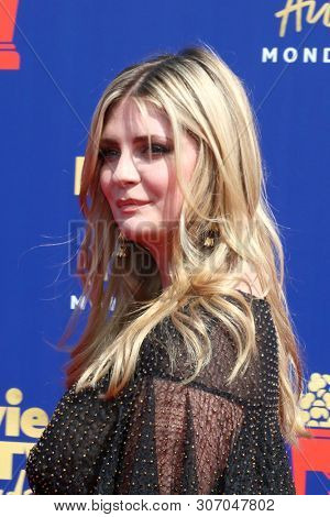 LOS ANGELES - JUN 15:  Mischa Barton at the 2019 MTV Movie & TV Awards at the Barker Hanger on June 15, 2019 in Santa Monica, CA